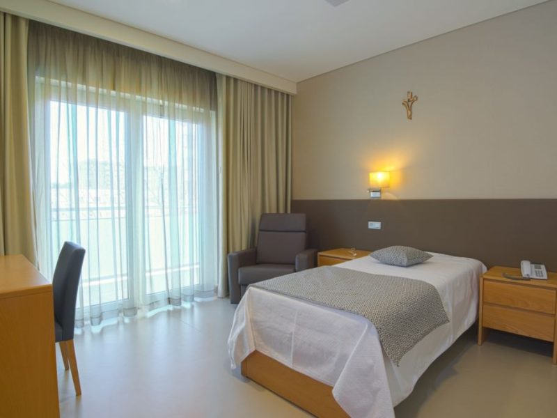 2-1be8fa58b81645e27a561a06cd561724